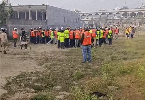 उत्तराखंड में ईदगाह की जमीन पर चला बुलडोजर: 8 एकड़