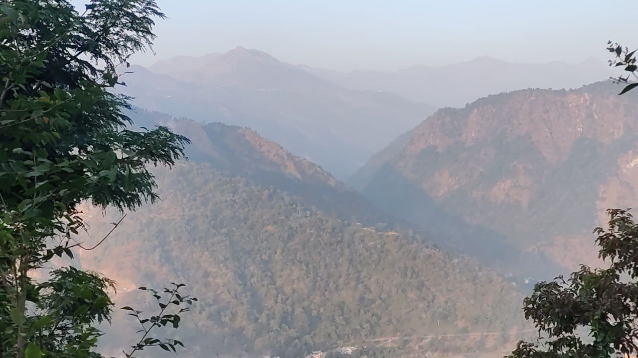 उत्तराखंड में ठंड का पहला बड़ा झटका: सुबह कोहरा और दोपहर में धूप देगी राहत, जानें आज कहां कैसा रहेगा मौसम