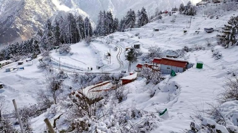 उत्तराखंड में ठंड ने बढ़ाई कंपकंपी: पहाड़ों में पाला, बारिश-बर्फबारी की दस्तक; मौसम विभाग ने जारी किया अलर्ट