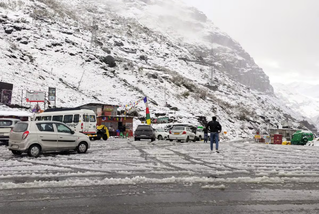 उत्तराखंड में फिर बदलेगा मौसम, इन जिलों में पहाड़ों पर