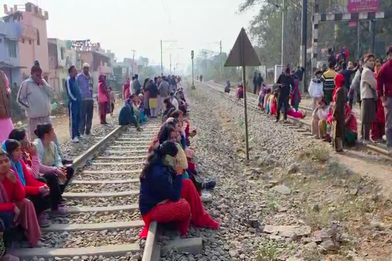 ऋषिकेश में वन भूमि सर्वे के विरोध में उग्र प्रदर्शन,