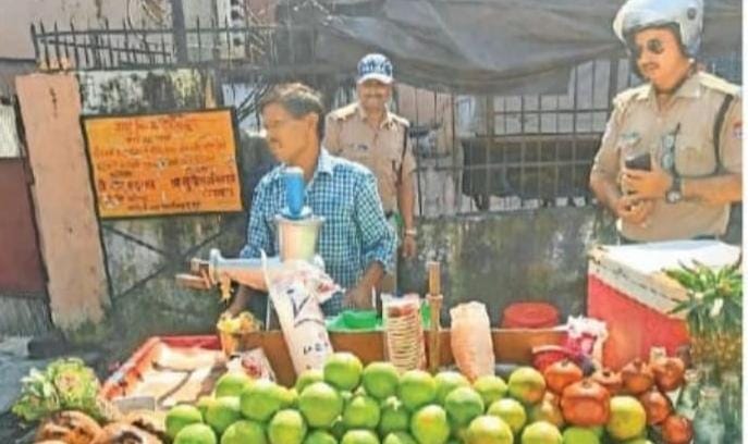 एक ही कपड़े से प्राइवेट पार्ट और जूस के बर्तन