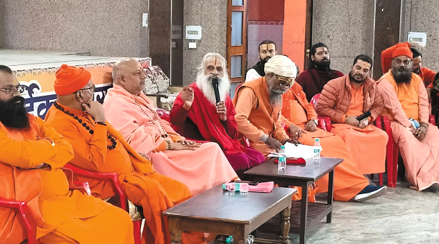 कुंभ 2027 की तैयारियों पर नाराज साधु-संत,सिर्फ अखाड़ों को दी