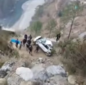 चमोली में वाहन दुर्घटनाग्रस्त : 3तीन लोग की मृत्यु, 2