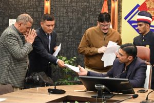 जनता दर्शन में 176 शिकायतें दर्ज, डीएम ने कई मामलों का मौके पर किया निस्तारण