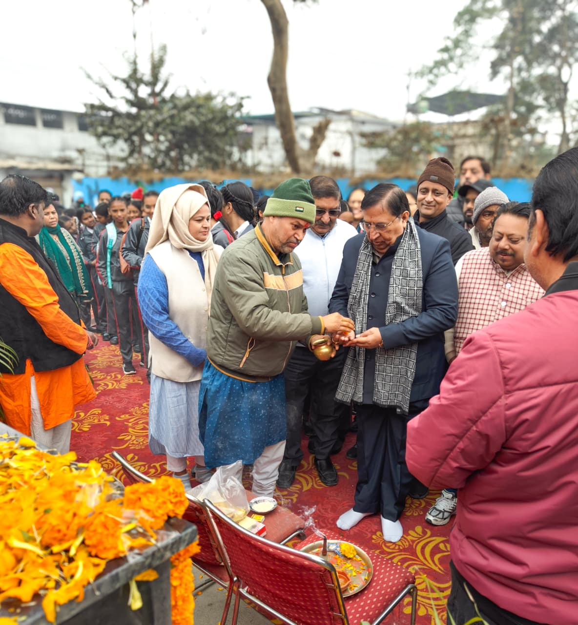 डा. नरेश बंसल ने किया देहरादून के भंडारीबाग मे अटल जी की मूर्ती का अनावरण*