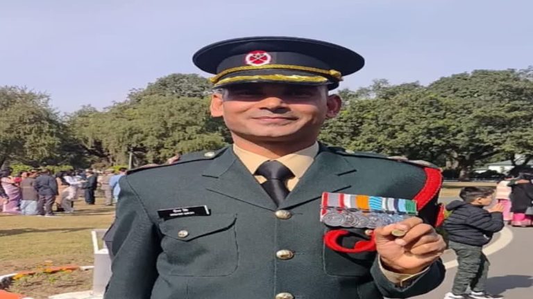दशज्यूला कांडई के दीपक सिंह बिष्ट भारतीय सेना में लेफ्टिनेंट