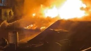 दहशत में बीती नैनीताल की रात: आग की लपटों में राख हुआ स्कूल, आखिर क्या है पूरा मामला