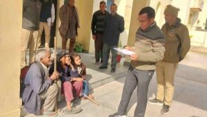 दिव्यांग दंपत्ति की शिकायत पर प्रशासन सख्त, गांव में जांच