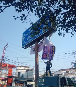 नगर निगम ने अतिक्रमण के खिलाफ कार्रवाई ,हटाए अवैध बोर्ड