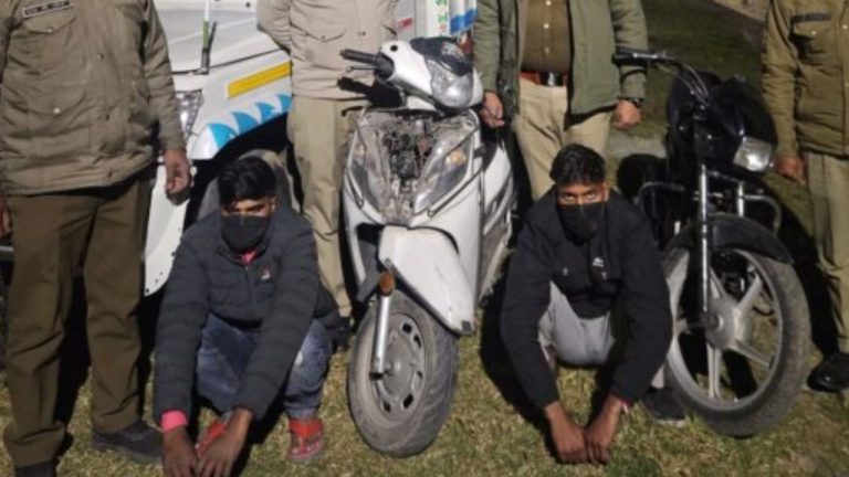 नैनीताल पुलिस का बड़ा एक्शन: लोगों के बीच भय पैदा करने वाले 2 बदमाश दबोचे, जानें क्या कांड किया था?