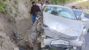 नैनीताल मार्ग पर वाहन दुर्घटना: पर्यटक महिला बुरी तरह चोटिल,