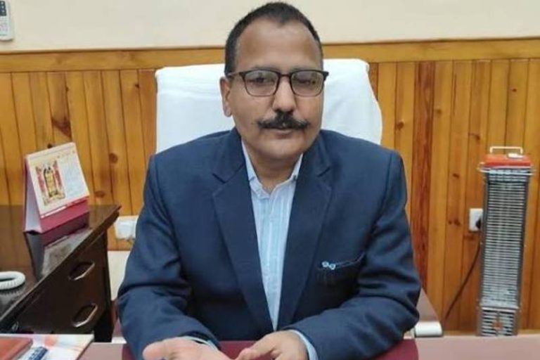 नैनीताल में आग की बढ़ती घटनाओं पर प्रशासन सख्त, जिलाधिकारी ने हाईड्रेंट सिस्टम की जांच के दिए आदेश 