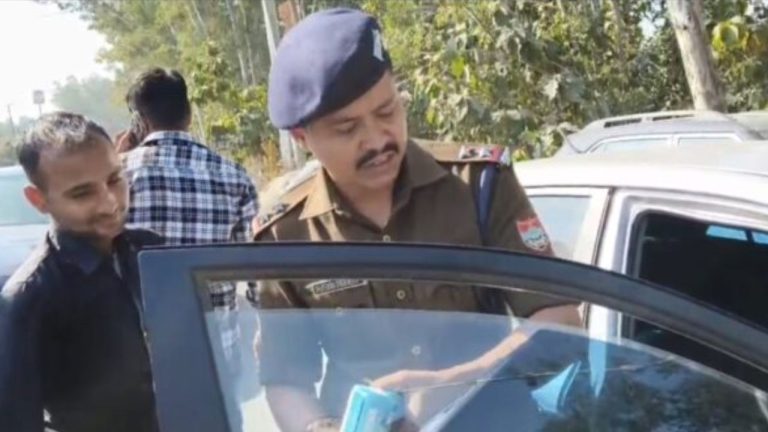 नैनीताल में सुरक्षा का सख्त पहरा, काली फिल्म लगी वाहनों की पुलिस ने की सघन जांच