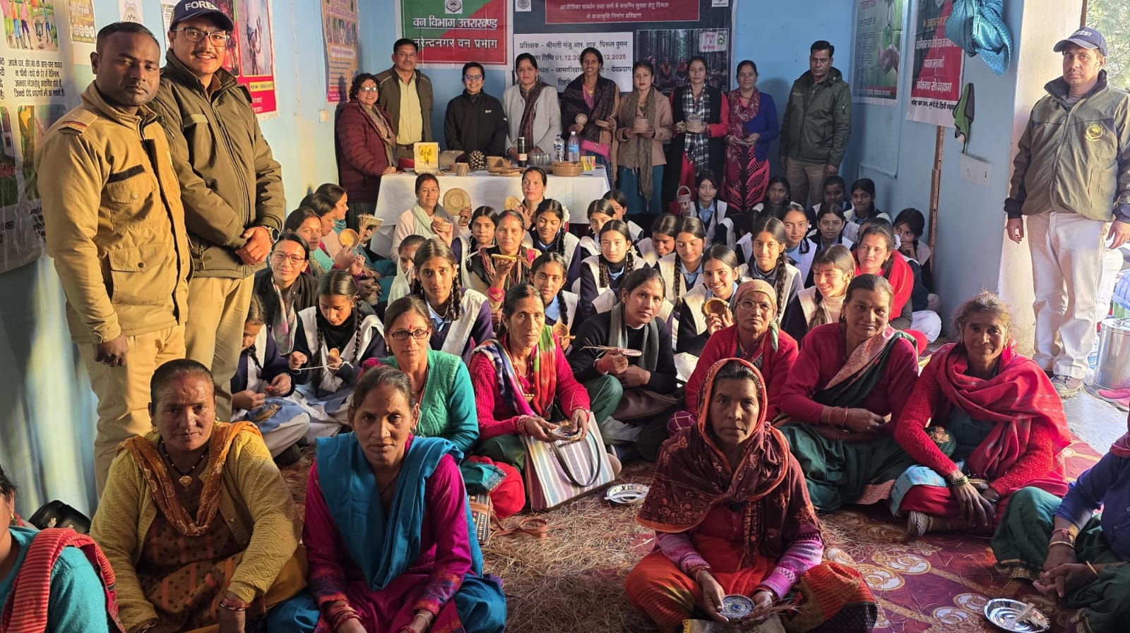 पिरूल से आजीविका, वन संरक्षण और महिला सशक्तिकरण की नई