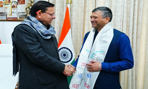 पुष्कर सिंह धामी से मिले देहरादून के महापौर सौरभ थपलियाल