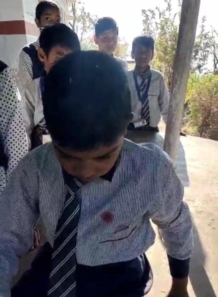 पोखरी के हरिशंकर विद्यालय में भालू की दूसरी घटना ,