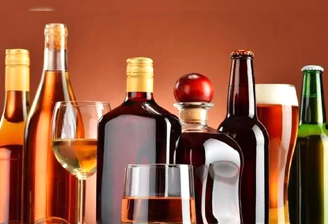 फर्जी “डिफेंस लेबल” वाली शराब तस्करी का पर्दाफाश, 13 पेटियाँ