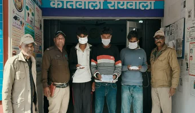 ब्लिंकिट डिलीवरी बॉय बनकर कर रहे थे स्मैक की तस्करी,