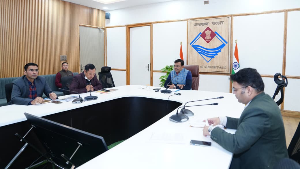 मुख्य सचिव आनंद बर्द्धन ने सचिवालय में पर्यटन विकास योजनाओं