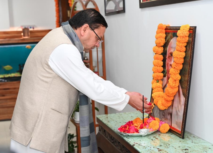 मुख्यमंत्री धामी ने सरदार पटेल को दी श्रद्धांजलि