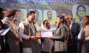 मुख्यमंत्री पुष्कर सिंह धामी ने अल्पसंख्यक समुदाय के मेधावी छात्रों