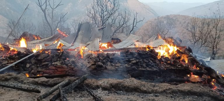 मोरी क्षेत्र में भीषण आग, तीन मंजिला घर राख में
