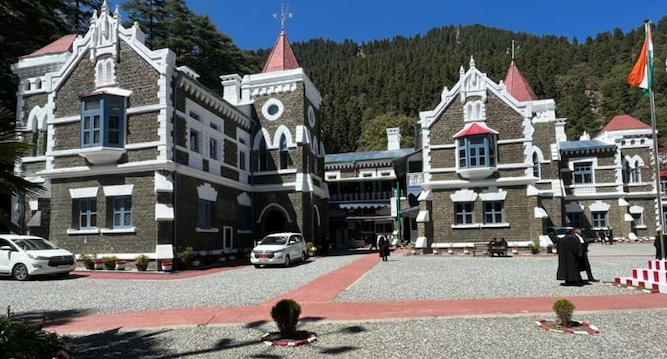 यूकेपीएससी PCS मुख्य परीक्षा स्थगित, हाईकोर्ट ने गलत प्रश्नों पर