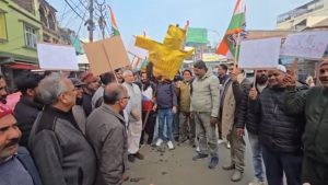 रामनगर में अचानक गरमाई राजनीति, सड़कों पर उतरे कांग्रेस कार्यकर्ता; एक फैसले ने बदल दिया पूरा माहौल