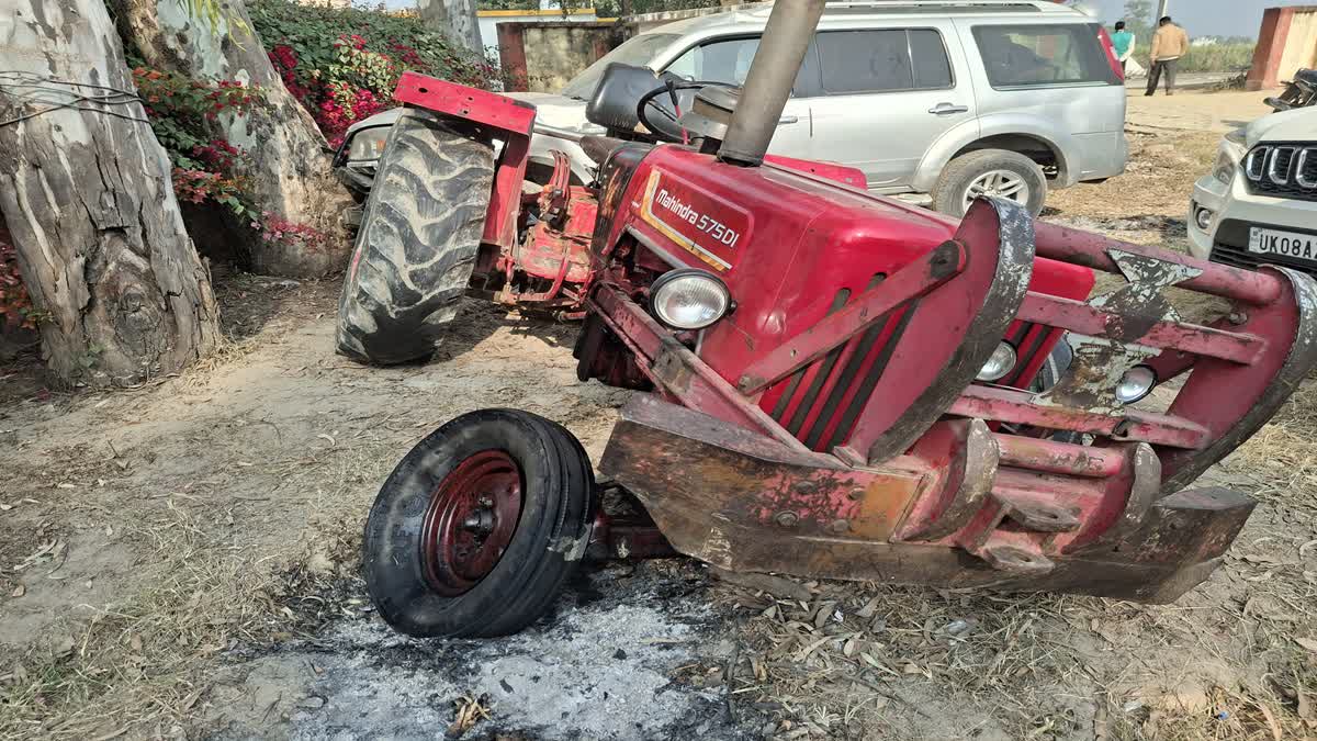 लक्सर में भीषण हादसा, ओवरलोड ट्रैक्टर-ट्रॉली का टायर फटने से