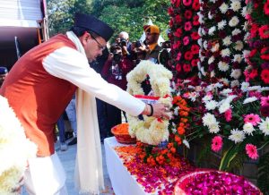 विजय दिवस पर सीएम धामी ने वीर बलिदानियों को दी श्रद्धांजलि