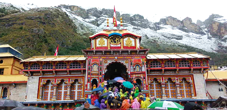 शीतकालीन चारधाम यात्रा में बढ़ती रौनक,3834 श्रद्धालुओं ने किए दर्शन