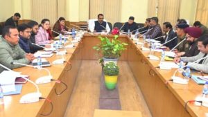 सड़कों से बिजली तक लंबित समस्याओं को सुलझाने में जुटा प्रशासन, DM ने तय की समय सीमा