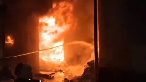 हरिद्वार: शराब स्टोर में लगी आग, एक युवक की जलकर