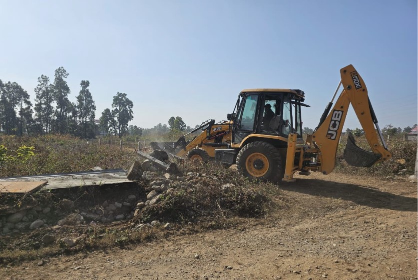 एमडीडीए की सलियावाला धौलास में अवैध प्लॉटिंग पर बड़ी कार्रवाई, 8 से 10 बीघा भूमि पर चला ध्वस्तीकरण अभियान