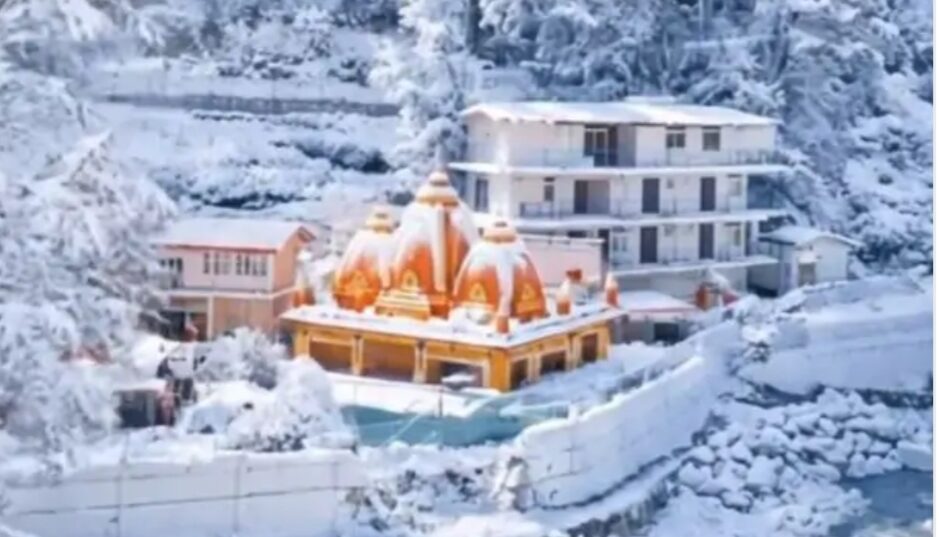 कैंची धाम में अचानक बढ़ी भीड़ का सच आया सामने, बर्फबारी वाली तस्वीर की सच्चाई क्या है?