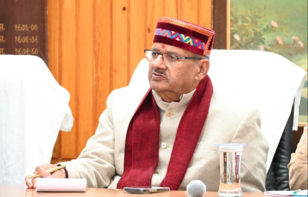 कैबिनेट मंत्री गणेश जोशी ने विकास योजनाओं की प्रगति को लेकर अधिकारियों के साथ की समीक्षा बैठक