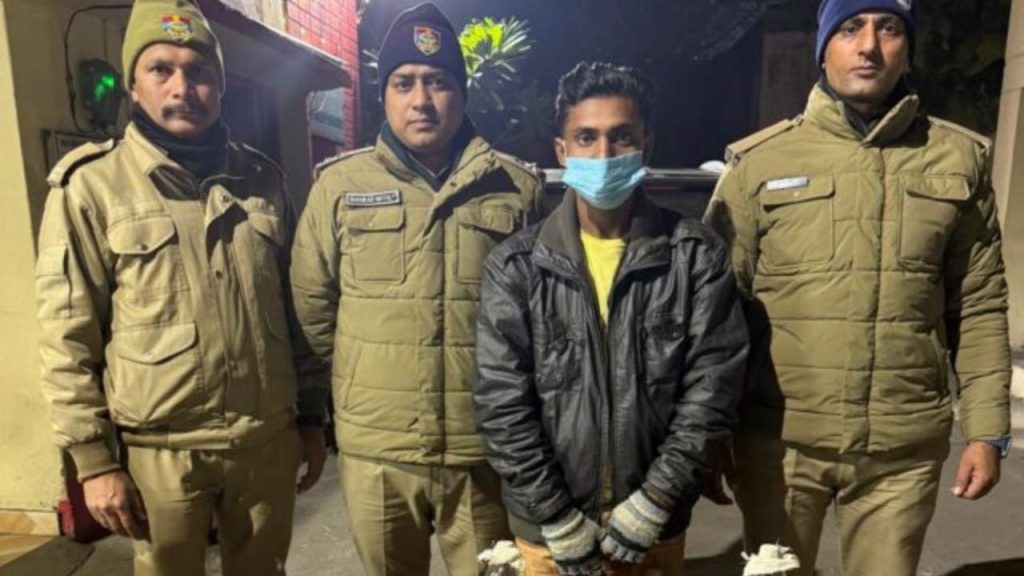 नैनीताल में पुलिस की बड़ी कार्रवाई: युवके के पास मिला शराब का जखीरा, जांच में खुले कई बड़े राज