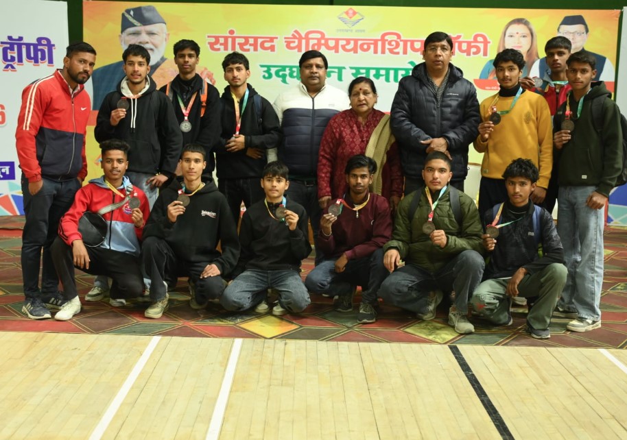 परेड ग्राउंड में सांसद चैम्पियनशिप ट्रॉफी के द्वितीय चरण का शुभारंभ