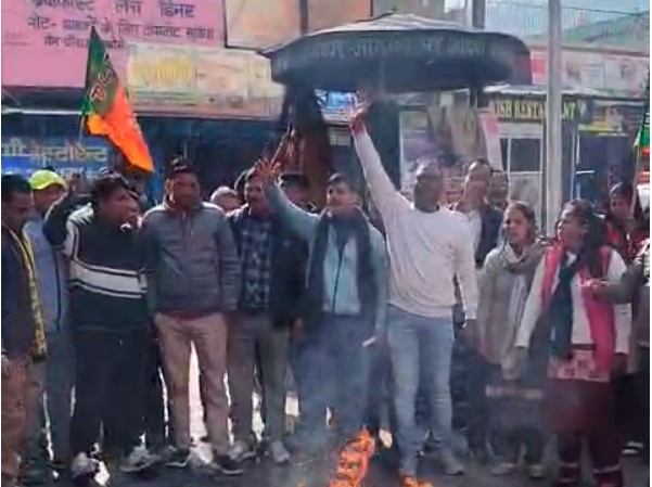 लोकप्रिय मंत्री रेखा आर्या के अपमान पर भड़के भाजपा कार्यकर्ता