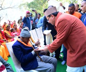 CM interacts with local people, pledges public welfare from Rankochi