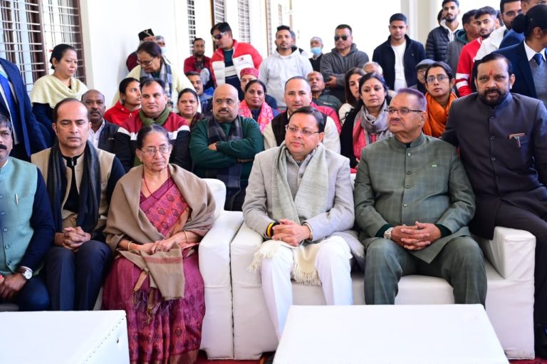 CM pays tribute to Harbans Kapoor on 80th Birth Anniversary