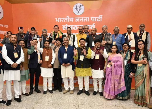 CM पुष्कर धामी से मुलाकात के बाद नेता दिल्ली में