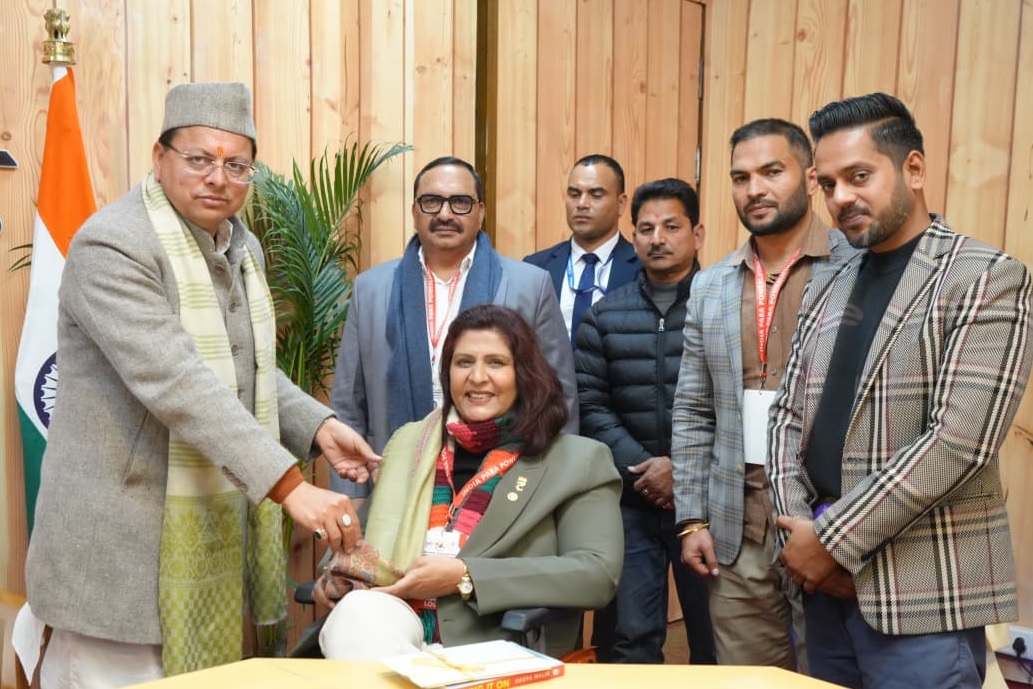 CM पुष्कर सिंह धामी से डॉ. दीपा मलिक ने की