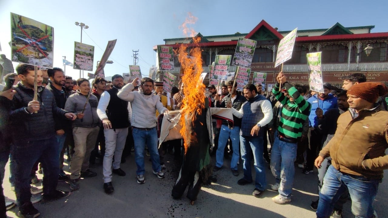 Cong stages protest against ‘illegal’ entry fee at Mussoorie’s George