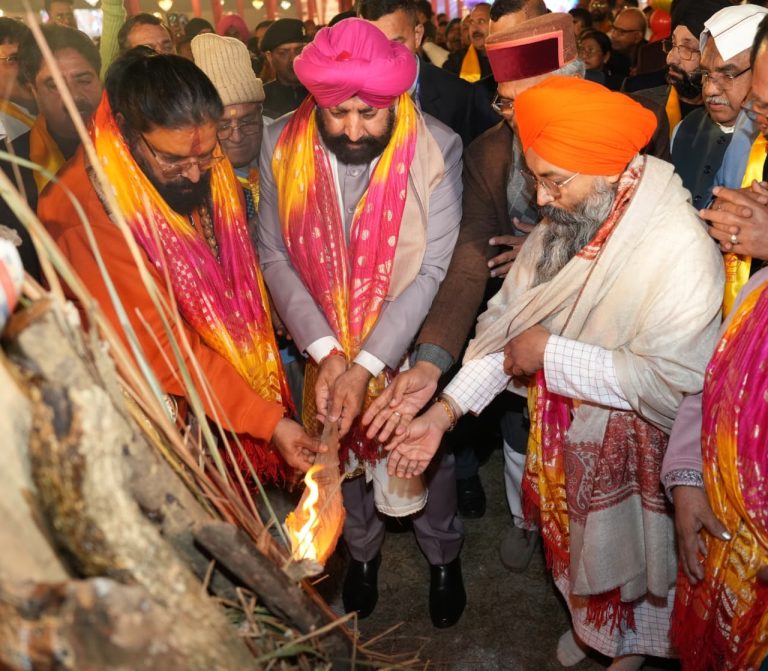 Gov attends 26th Lohri Festival held in Haridwar