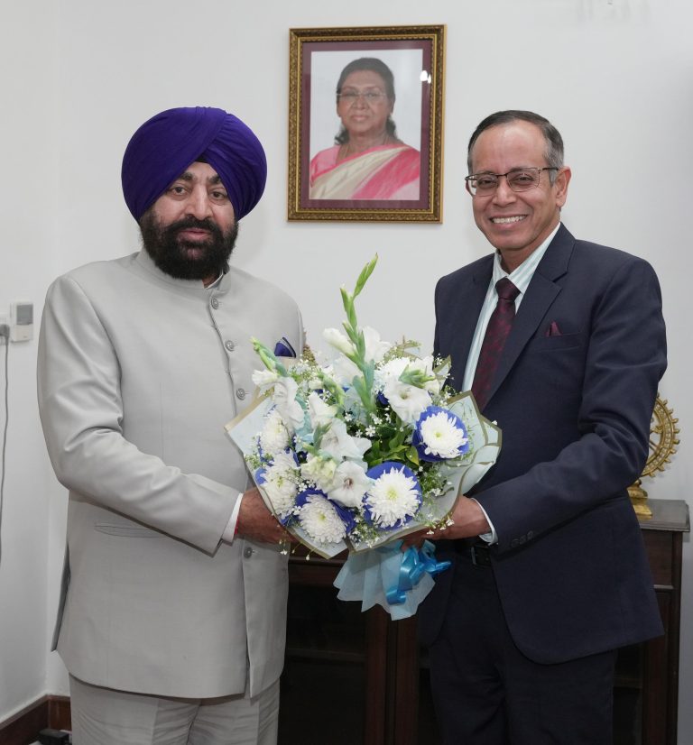 Gov briefed on achievements of IIM Kashipur