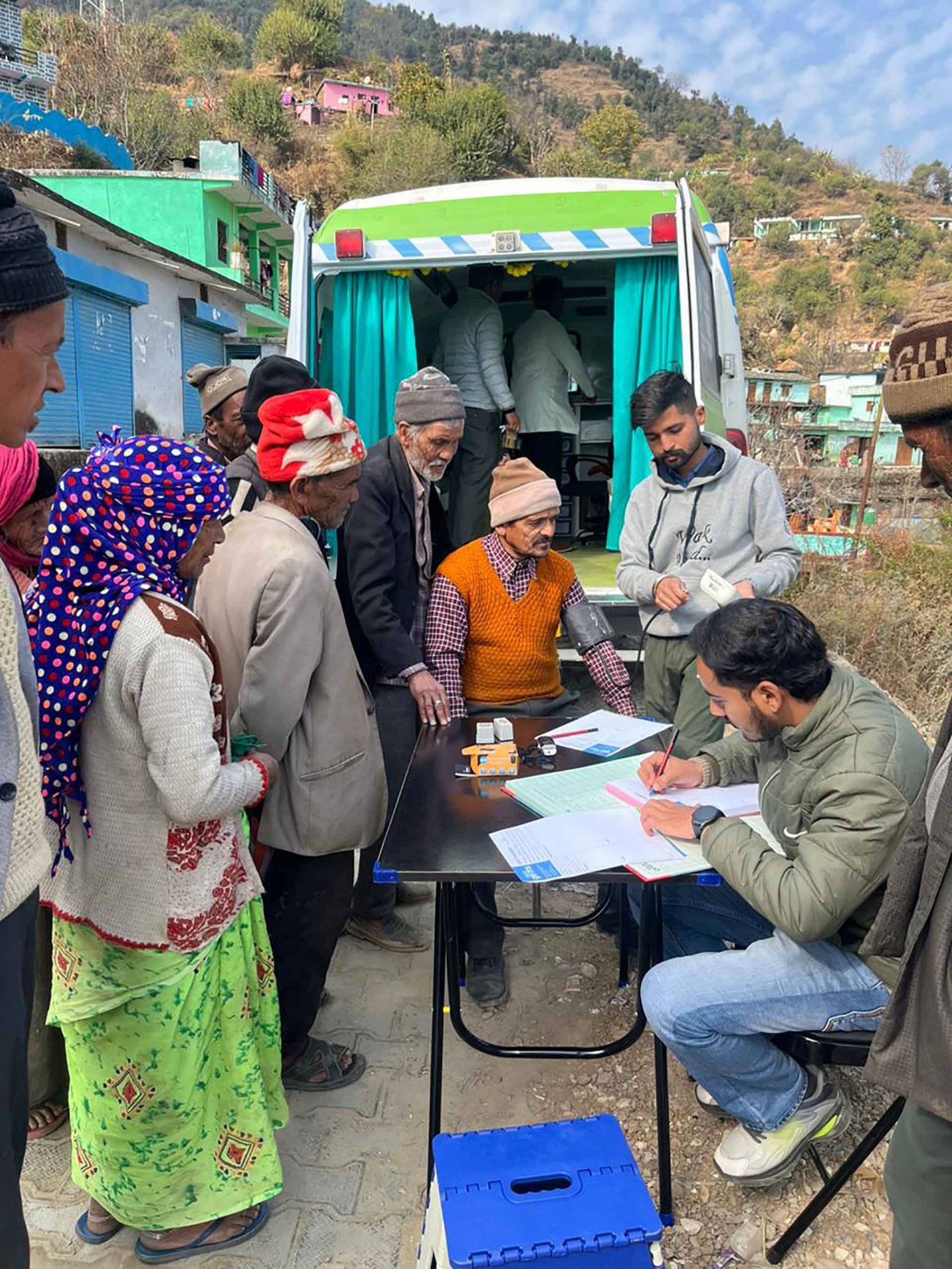 Graphic Era lanches mobile medical units in remote villages of Chamoli, Tehri