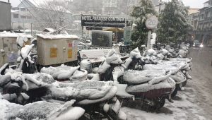 Heavy snowfall in Mussoorie, Tourism & Agriculture to benefit