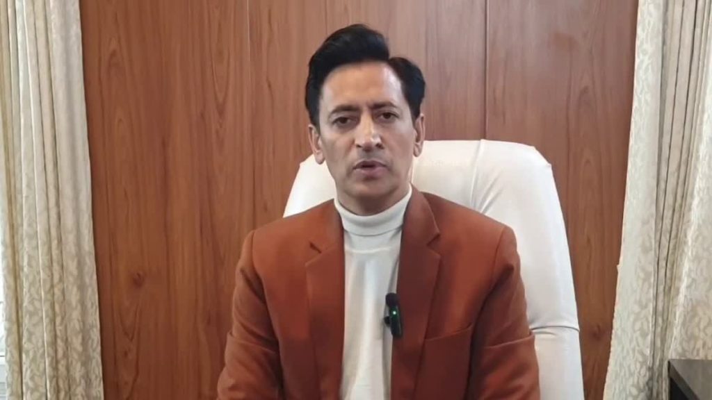 Kumaon: धार्मिक स्थलों में बढ़ रही श्रद्धालुओं की भीड़, कमिश्नर ने जारी किए कड़े निर्देश